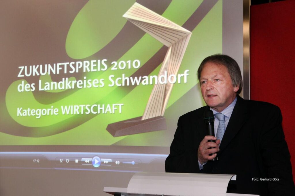 Gerhard Hirzinger bei der Verleihung des Zukunftspreises des Landkreises Schwandorf.