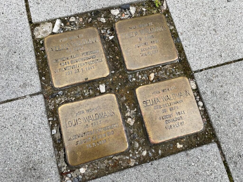 Im April 2013 wurden in Schwandorf insgesamt 17 "Stolpersteine" des Künstlers Gunter Demnig als Mahnmal verlegt, um damit an die bis 1941 in Schwandorf lebenden jüdischen Mitbürger zu erinnern