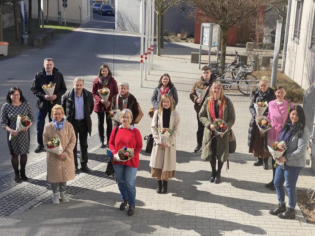 Die Fair-Trade-Mitstreiter freuten sich über einen "fairen" Blumenstrauß.